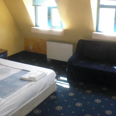 فندق Fenix Family 3*