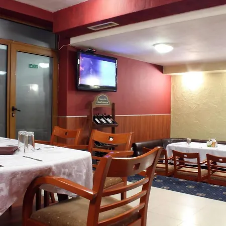 Отель Fenix Family 3*